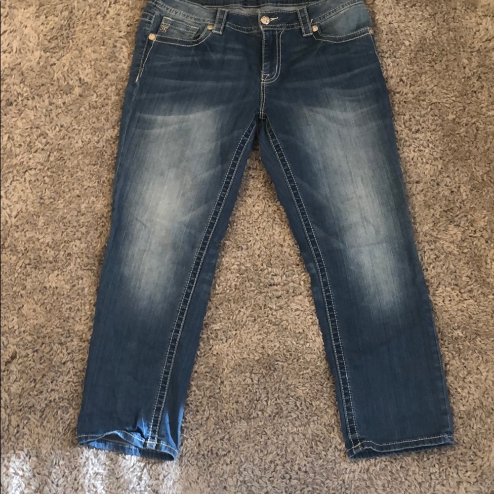 EUC Miss Me Easy Crop light destruction jeans sz30